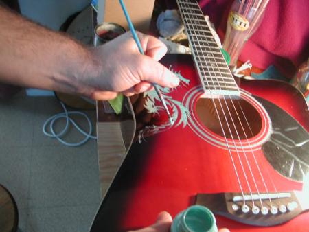 Peinture nacr�e sur la table d'harmonie